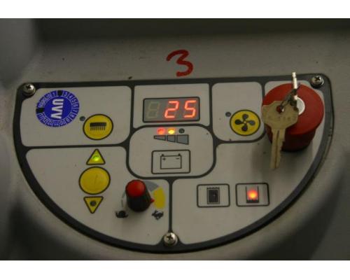 Scheuersaugmaschine mit Fahrantrieb von Gansow – CT 90 BT85 - Bild 3