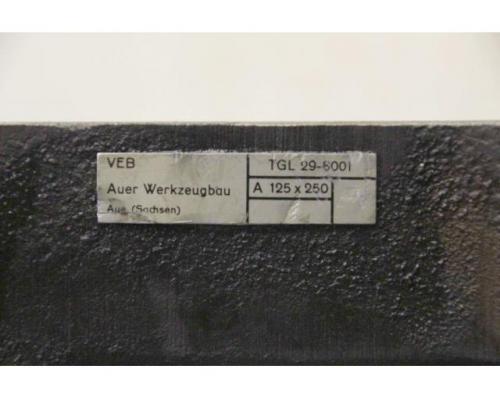 2 Säulen Stanzwerkzeug von VEB Auer Werkzeugbau – A 125 x 250 - Bild 5