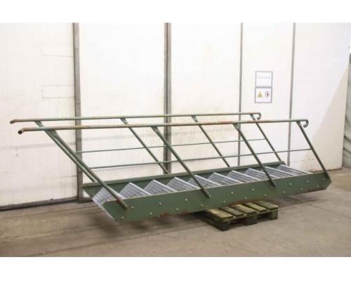 Stahltreppe von Stahl – Höhe 2140 mm  Geländer beidseitig - Bild 2