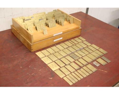 Buchstabenschablonen Negativschablonen von unbekannt – Buchstaben  Zahlen Symbole - Bild 2