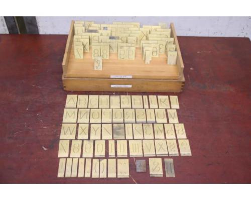 Buchstabenschablonen Negativschablonen von unbekannt – Buchstaben  Zahlen Symbole - Bild 3