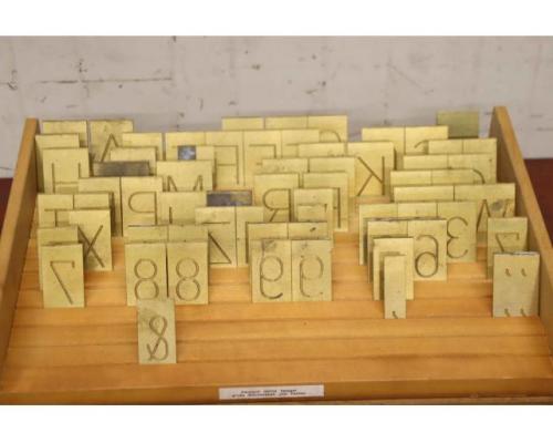 Buchstabenschablonen Negativschablonen von unbekannt – Buchstaben  Zahlen Symbole - Bild 5