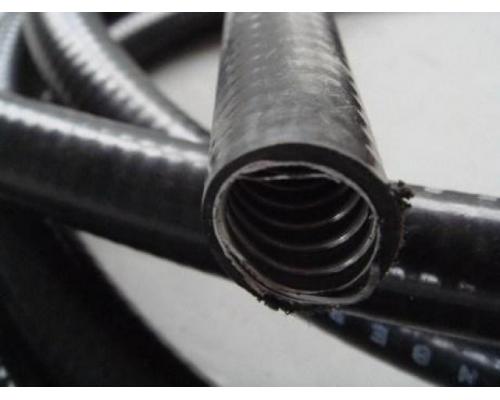 Metall-Kabelschutzschlauch mit PVC Ummantelung - Bild 1
